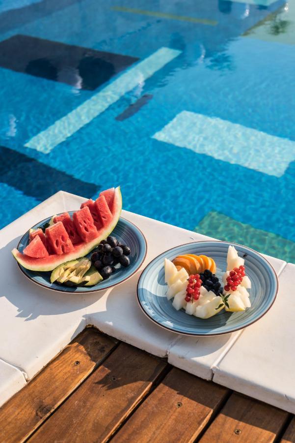 Skriveni Raj Guest House กอร์นีย์มิลาโนวัซ ภายนอก รูปภาพ