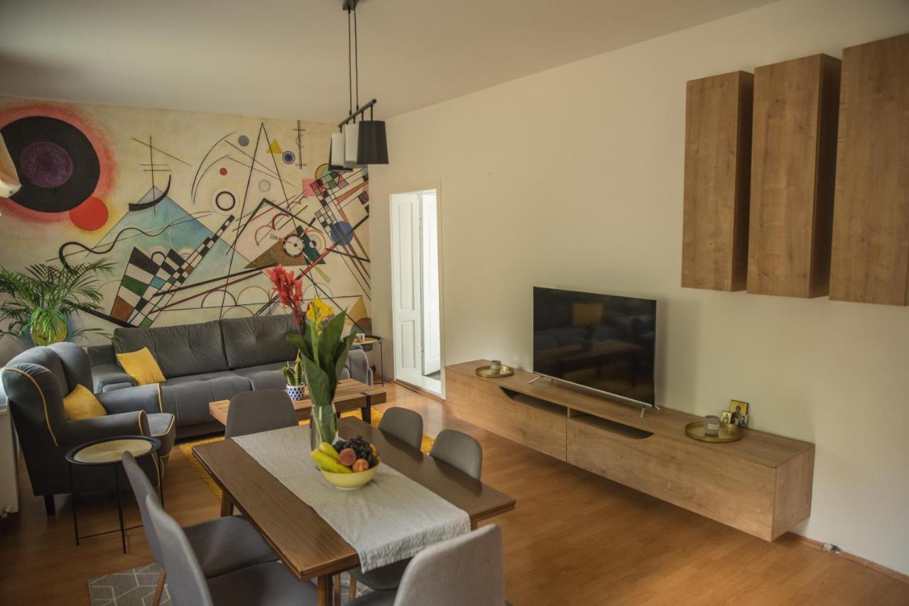 Skriveni Raj Guest House กอร์นีย์มิลาโนวัซ ภายนอก รูปภาพ