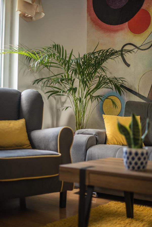 Skriveni Raj Guest House กอร์นีย์มิลาโนวัซ ภายนอก รูปภาพ