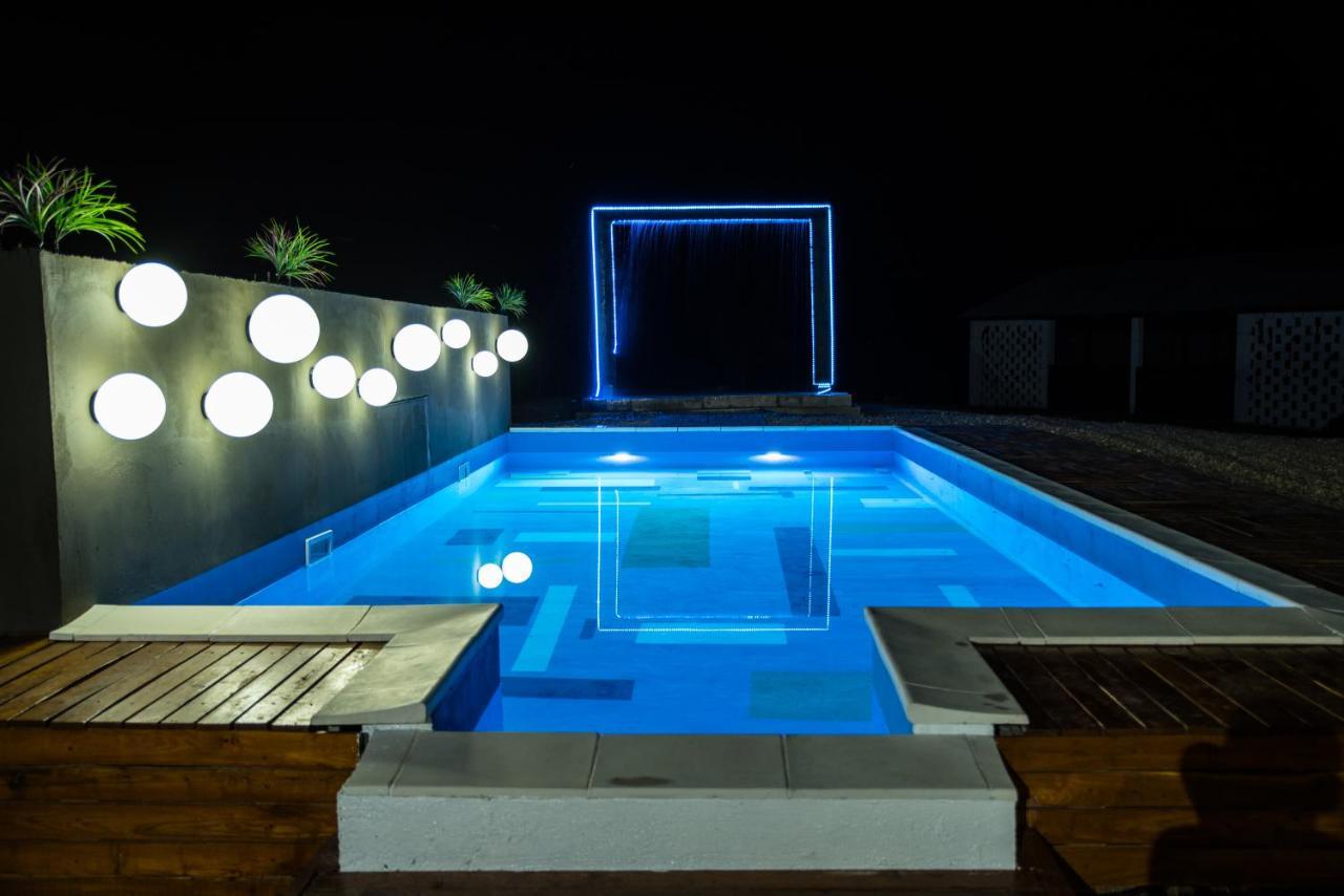 Skriveni Raj Guest House กอร์นีย์มิลาโนวัซ ภายนอก รูปภาพ