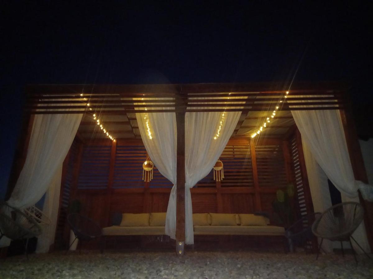 Skriveni Raj Guest House กอร์นีย์มิลาโนวัซ ภายนอก รูปภาพ