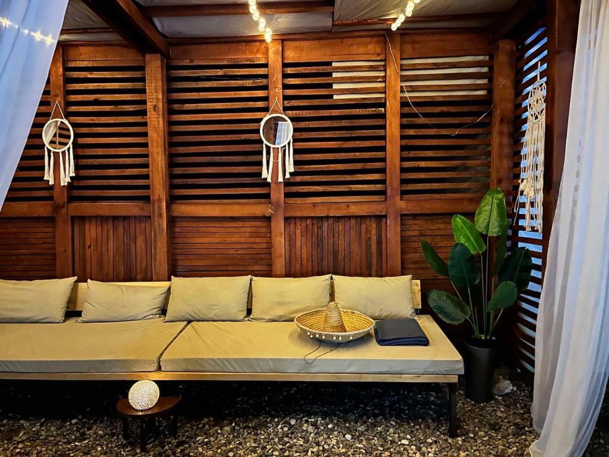 Skriveni Raj Guest House กอร์นีย์มิลาโนวัซ ภายนอก รูปภาพ